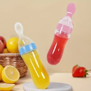 Squeezed silicone food spoon, made of soft material that won't harm babies, is a magical tool for feeding baby food