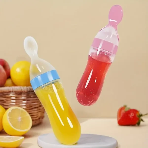 Squeezed silicone food spoon, made of soft material that won't harm babies, is a magical tool for feeding baby food